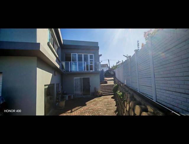 4 BEDROOM HOUSE FOR SALE IN MANABA BEACH